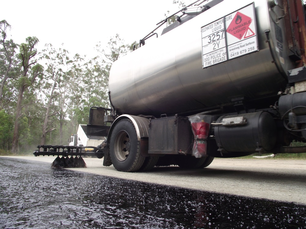 bitumen sprayer truck 2